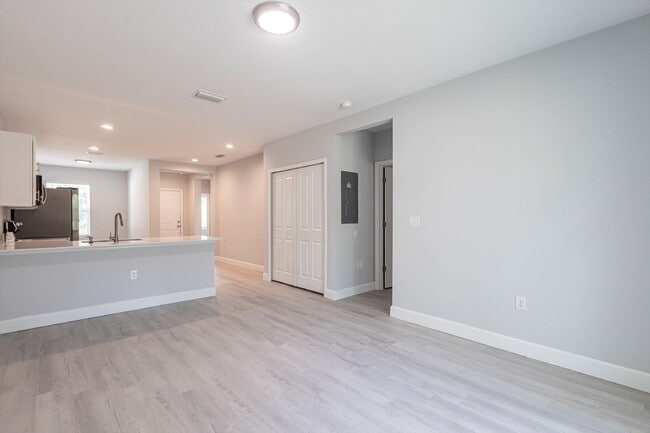 Building Photo - BRAND NEW Construction, 3 bed / 2 bath Ren...