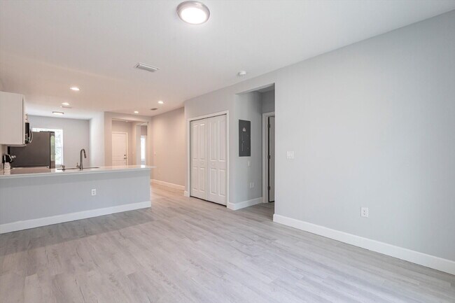 Foto del edificio - BRAND NEW Construction, 3 bed / 2 bath Ren...