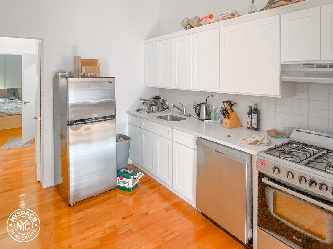 Primary Photo - 642 Driggs Ave