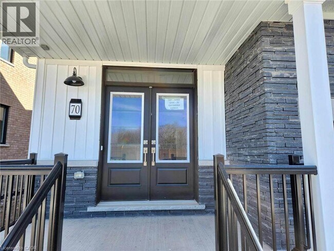 Building Photo - 70 Eastbridge Ave