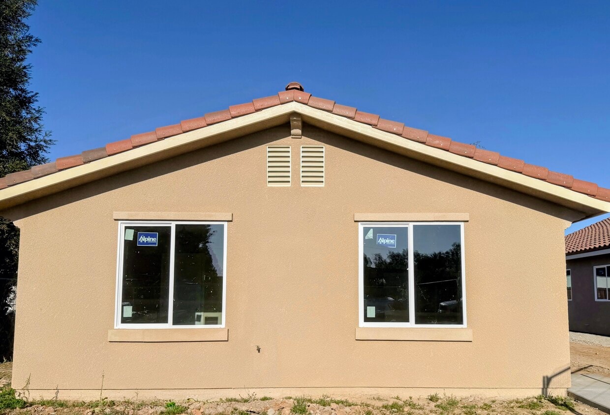 Building Photo - 16837 Hill Dr