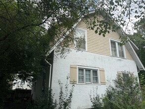 Building Photo - 370 Birch St
