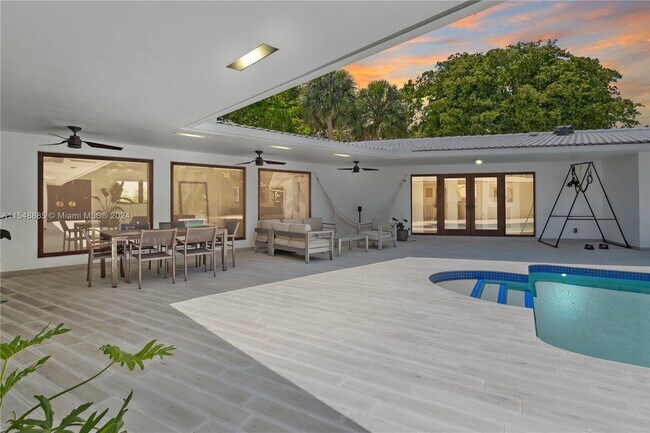 Foto del edificio - 11425 N Bayshore Dr