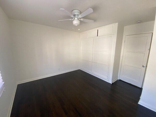 Foto del edificio - Modern 1BR with Balcony & Parking – Live the LA Lifestyle at 221 Union #16