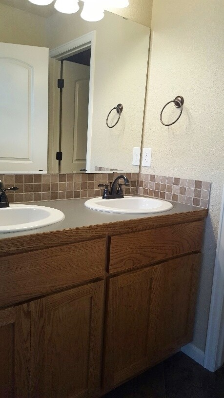 Building Photo - Single Family Ranch Style Home