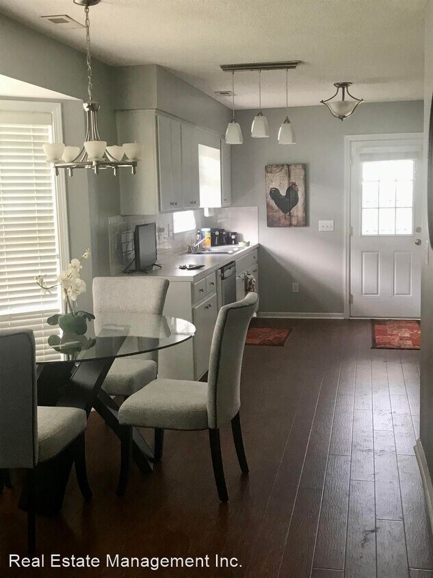 Building Photo - 3 br, 2 bath House - 215 Buckskin Dr