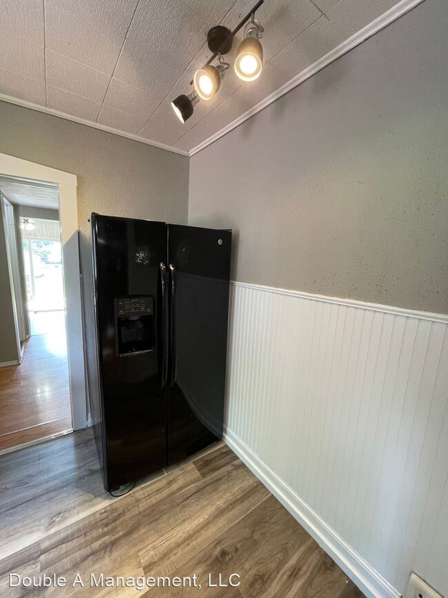 Building Photo - 5 br, 1.5 bath House - 319 Summit Ave.