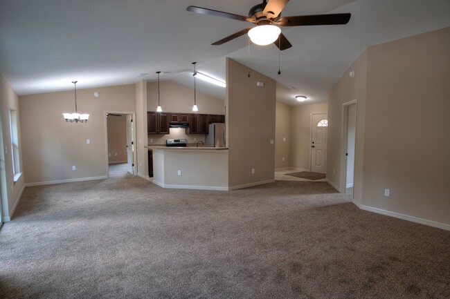 Foto del edificio - BRAND NEW 4/2/2 Home for Rent. Available NOW!