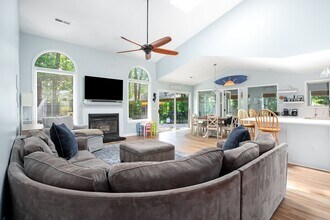 Building Photo - 6427 Green Arbor Ln