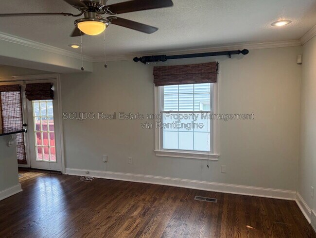 Foto del edificio - 418 E 63rd Terrace