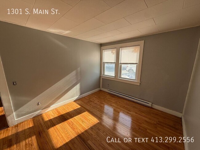 Building Photo - 1301 S Main St