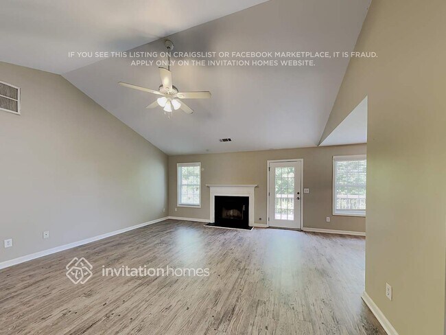 Foto del edificio - 4730 Camelot Dr