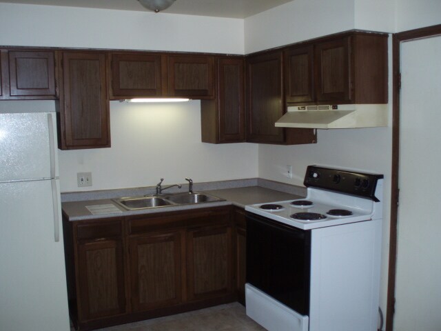 Building Photo - 529 Douglas Ave