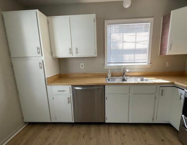 Building Photo - 2822 Airwood Dr