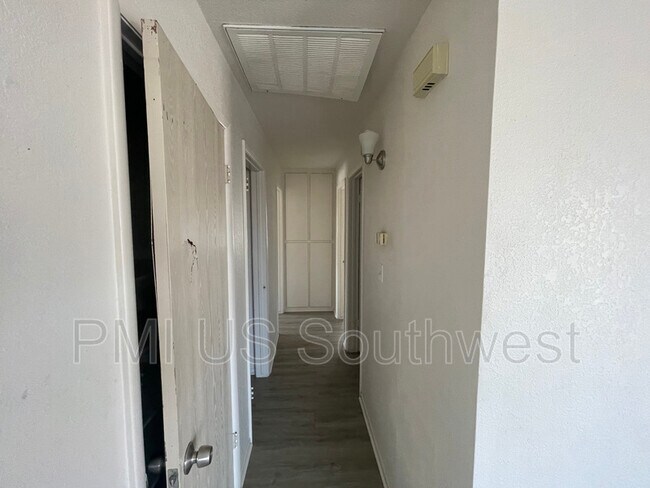 Foto del edificio - 1580 Sierra Vista Dr