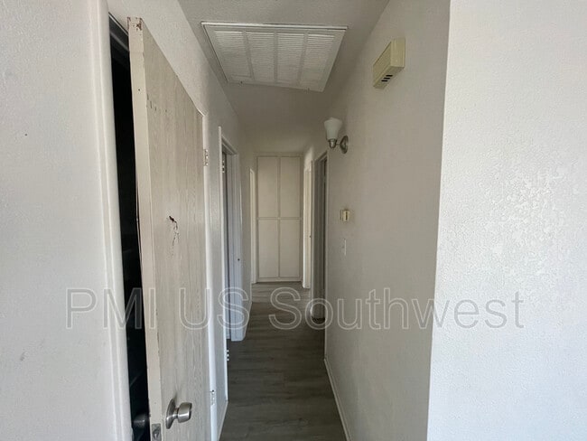 Building Photo - 1580 Sierra Vista Dr