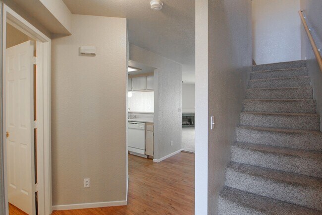 Foto del edificio - 1156 Weatherby Ct