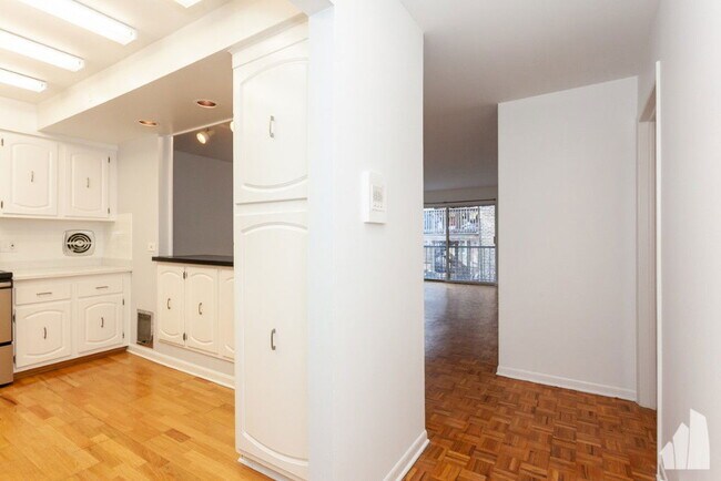 Foto del edificio - 4334 N Clarendon Ave