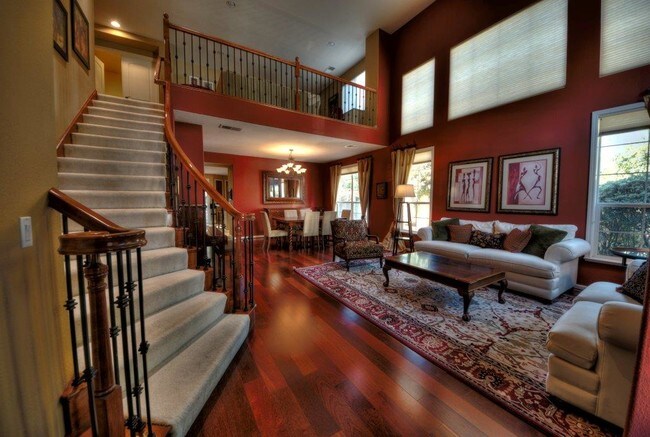 Building Photo - Elegant 4 Bedroom 4 Bath home in Palmia!