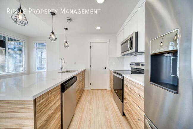 Photo du bâtiment - 50% OFF YOUR FIRST MONTHS RENT! AMAZING 3 ...