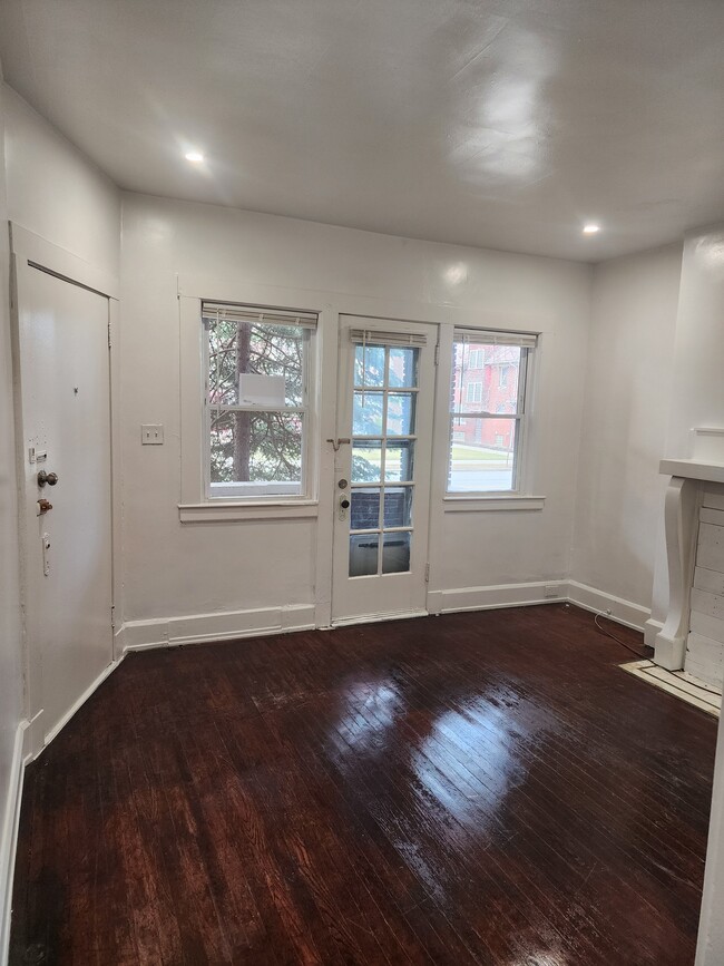 Building Photo - 3247 E 55th St
