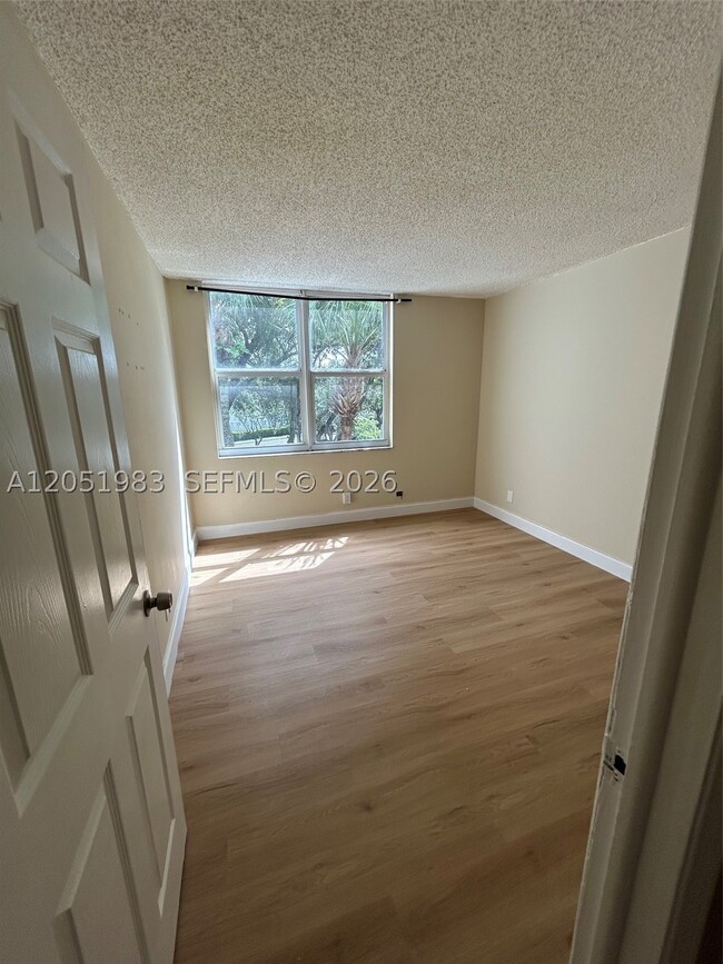 Building Photo - 9461 Evergreen Pl