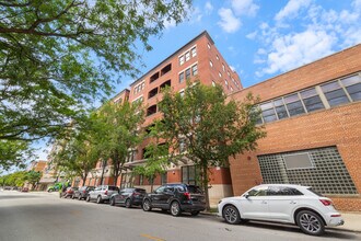 Building Photo - 1148 W Monroe St