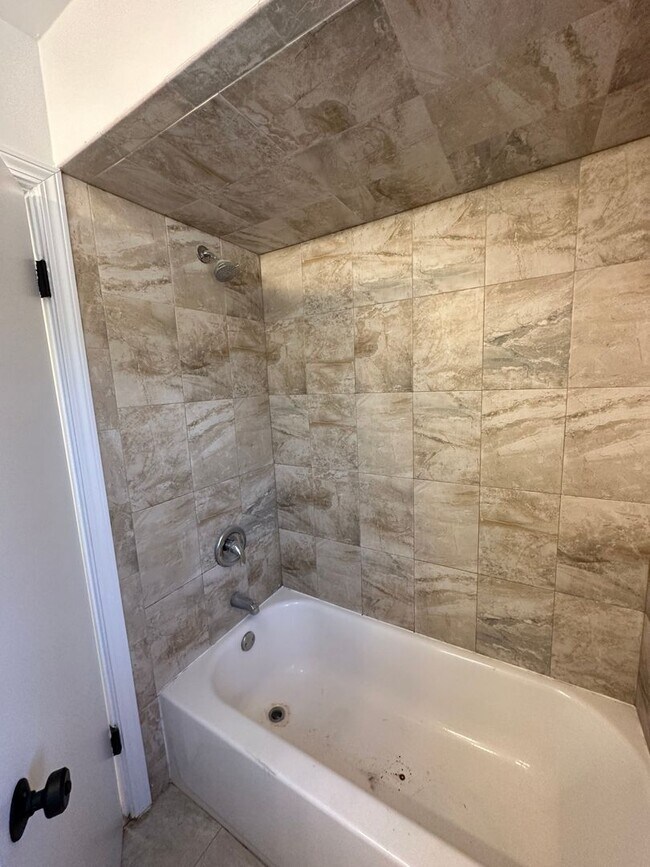 Building Photo - 2744 Lauretta Pl