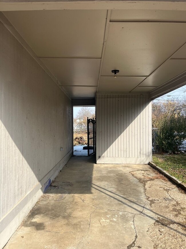 Building Photo - 4016 Rhodes Ave