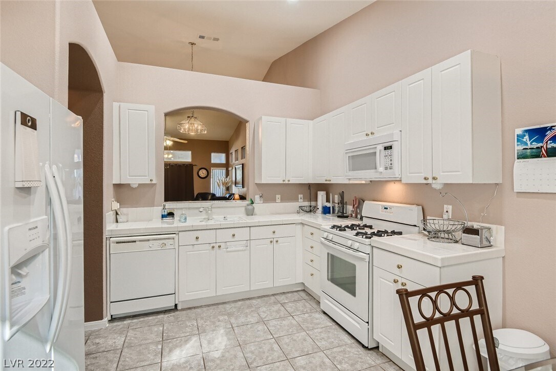 Building Photo - 5060 Shadow River St