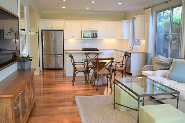 Foto del edificio - Former Model Home 3 bedroom 2.5 bath Detac...