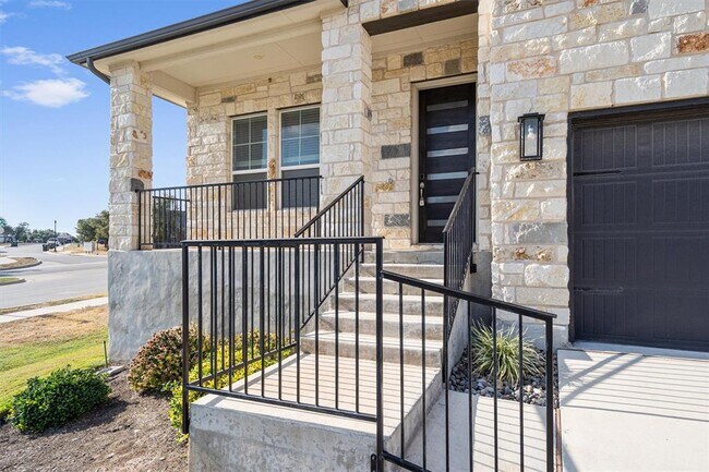 Building Photo - 724 Pinnacle View Dr