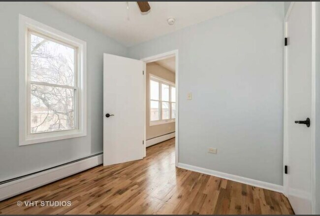 Foto del edificio - 1133 Beloit Ave