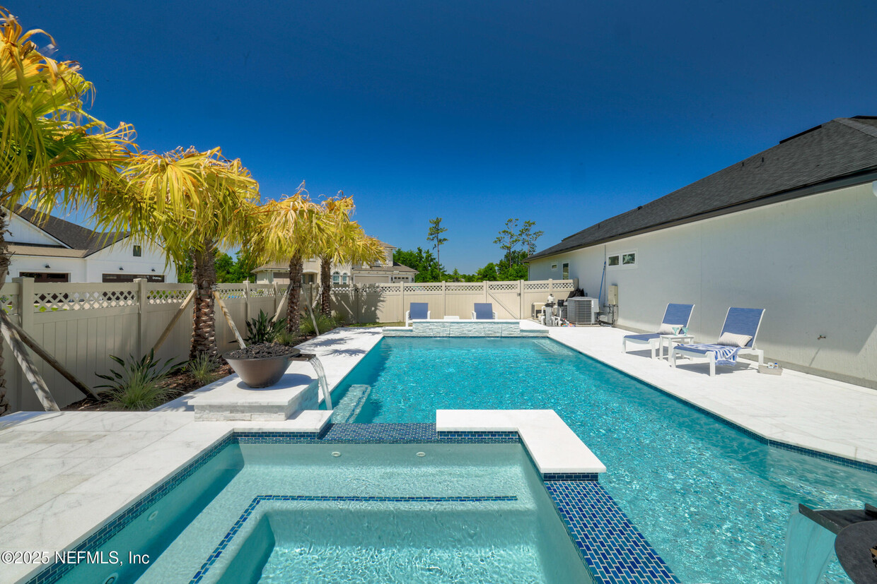 Foto principal - 318 Windwalker Dr