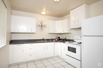 Building Photo - 906 Dainty Avenue