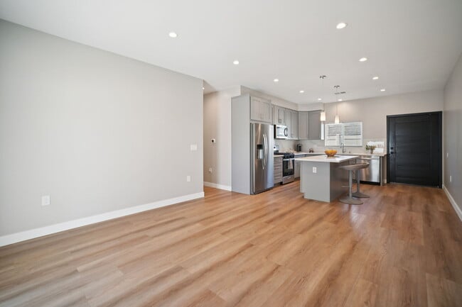 Foto del edificio - 8436 Oakdale Ave