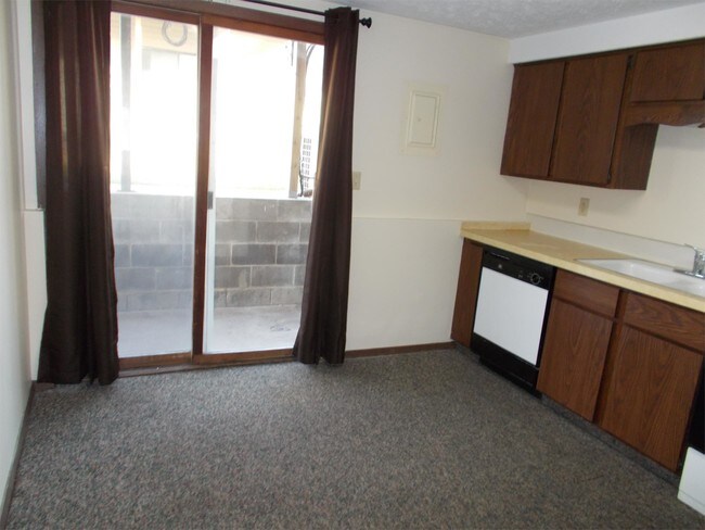 Building Photo - 643 Kennedy Dr