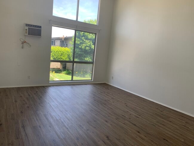 Building Photo - 808 Coriander Dr