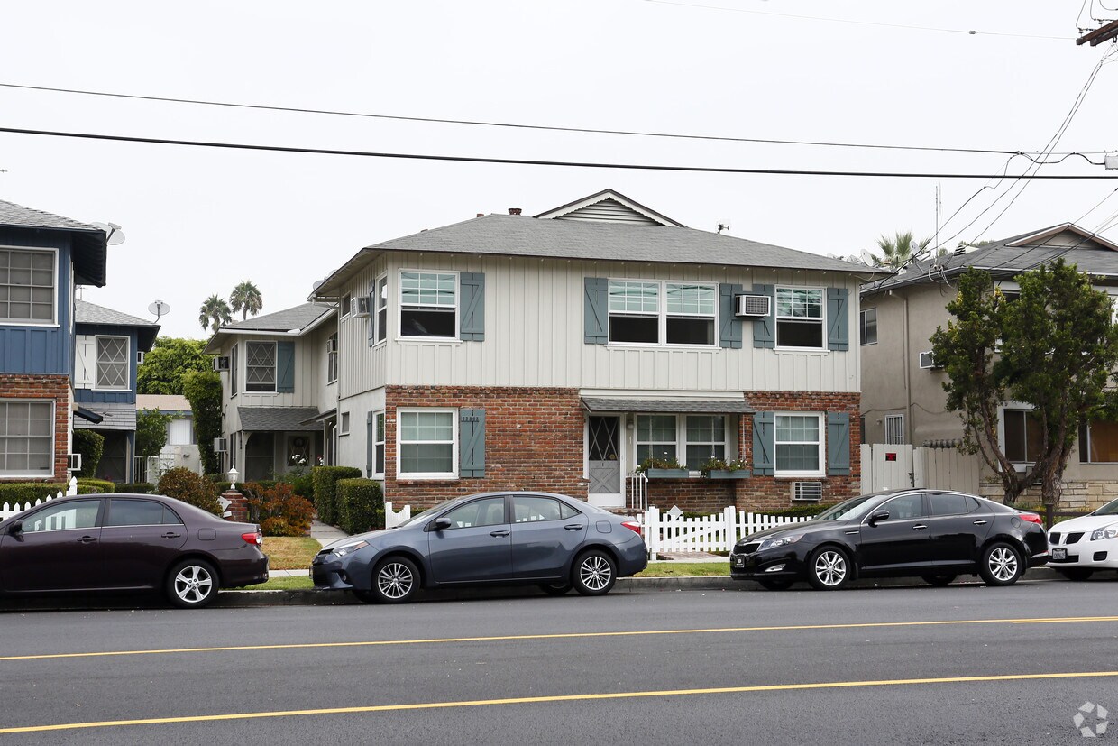 Primary Photo - 13503 Moorpark St