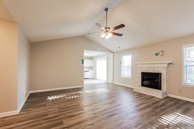 Foto del edificio - 4009 Beaverbrook Dr