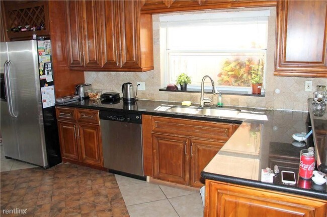 Building Photo - 4 br, 2.5 bath House - 897 NW 97th Ave