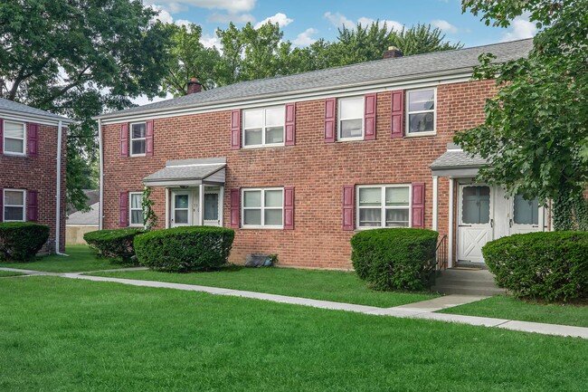 Foto del edificio - Crestwood Townhomes