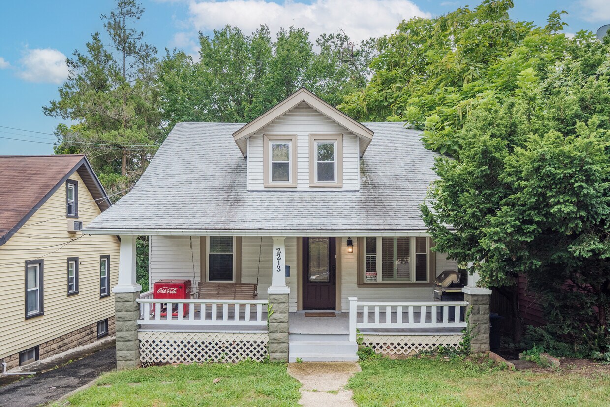 Foto principal - 2213 Douglas St NE