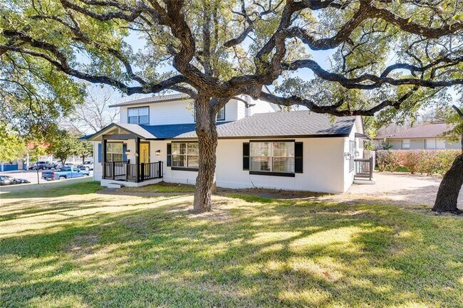 Building Photo - 8611 Camelia Ln