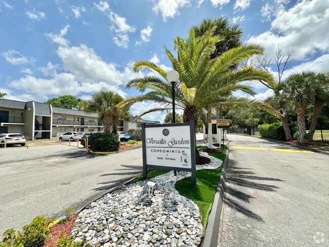 Building Photo - 8001 Fairview Dr