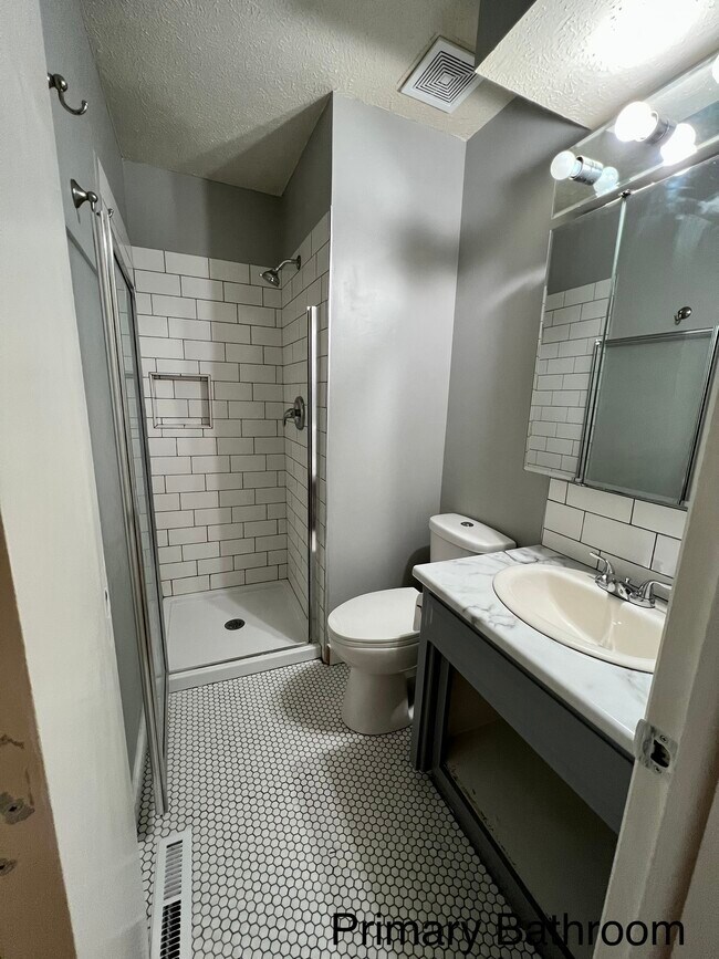 Building Photo - 2116 E Regency Plz