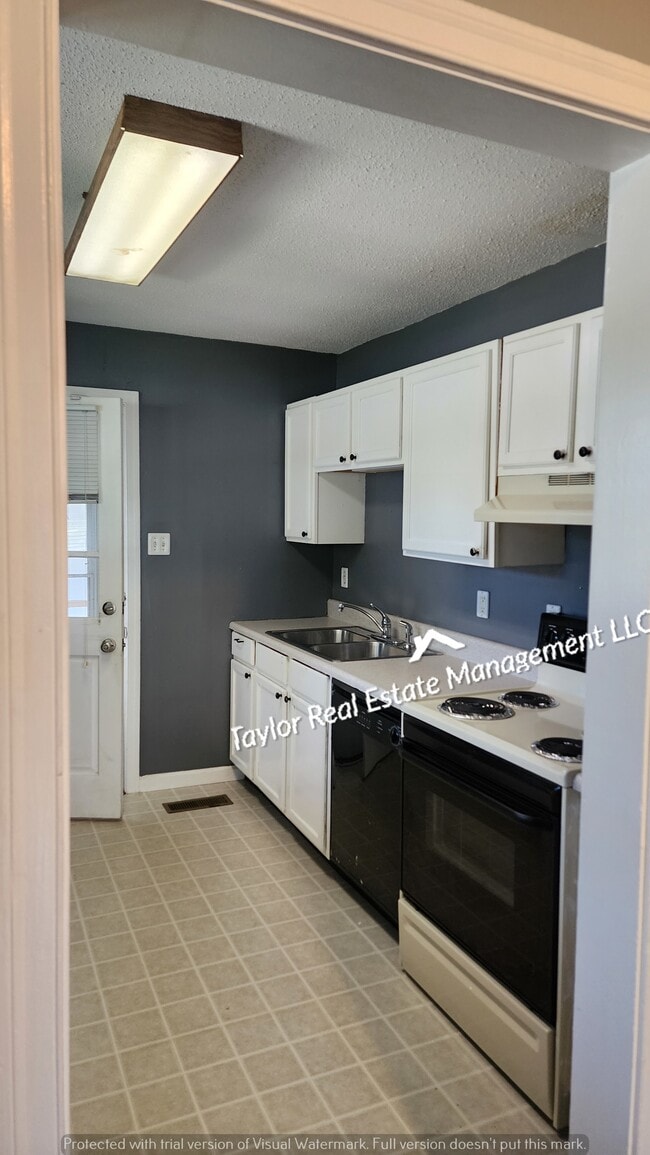Building Photo - 1154 Hermitage Dr