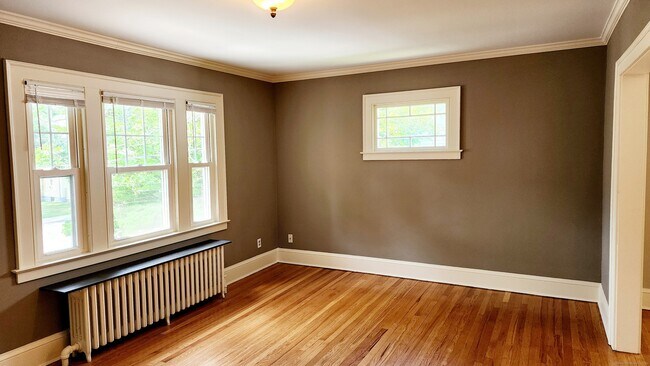 Foto del edificio - 1164 New Britain Ave