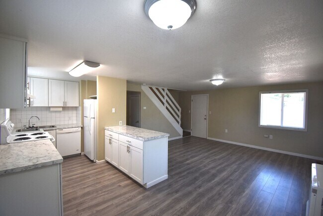 Building Photo - Charming two story home.