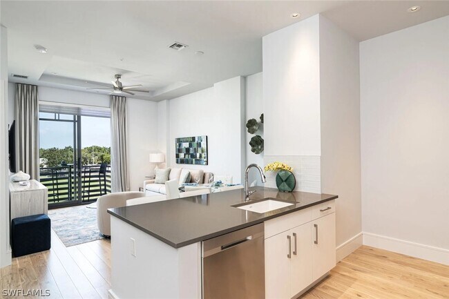 Building Photo - 101 8th St S